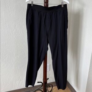 Lululemon men’s pull on performance pant.